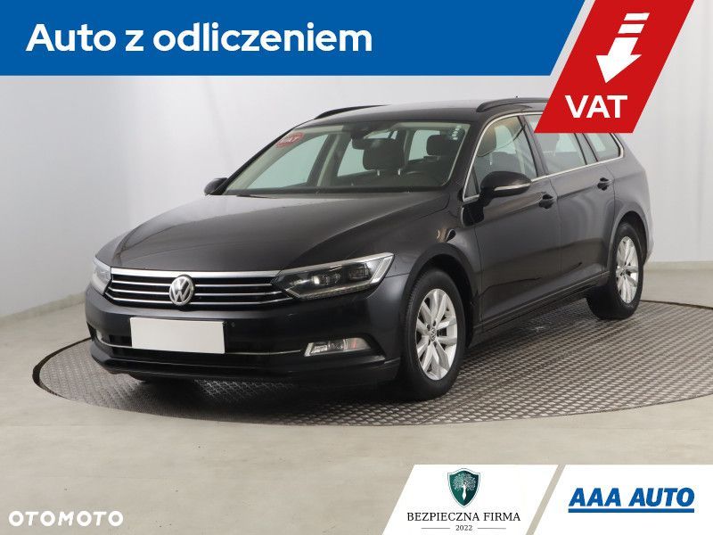 Volkswagen Passat - 1
