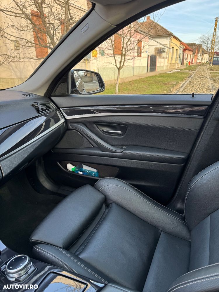 BMW Seria 5 525d xDrive - 9