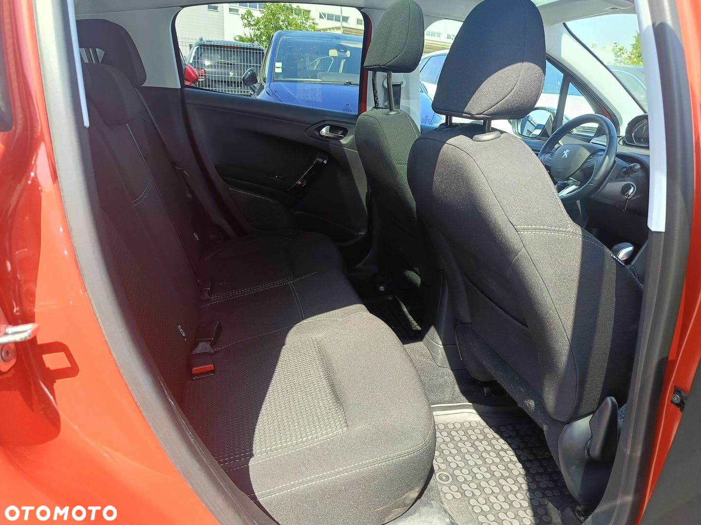 Peugeot 208 1.2 PureTech Allure - 8