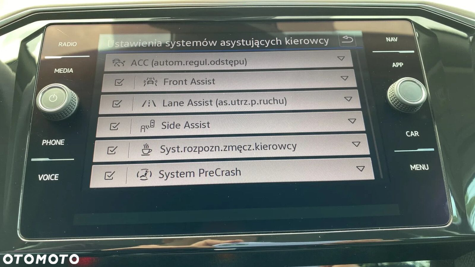 Volkswagen Passat - 31