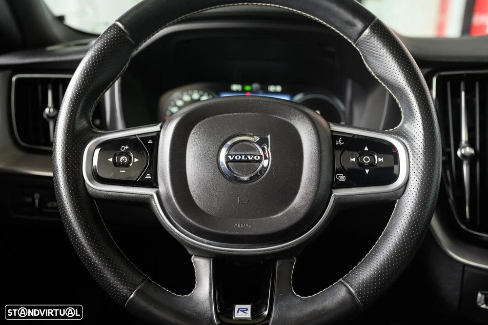 Volvo XC 60 2.0 T8 PHEV R-Design AWD - 32