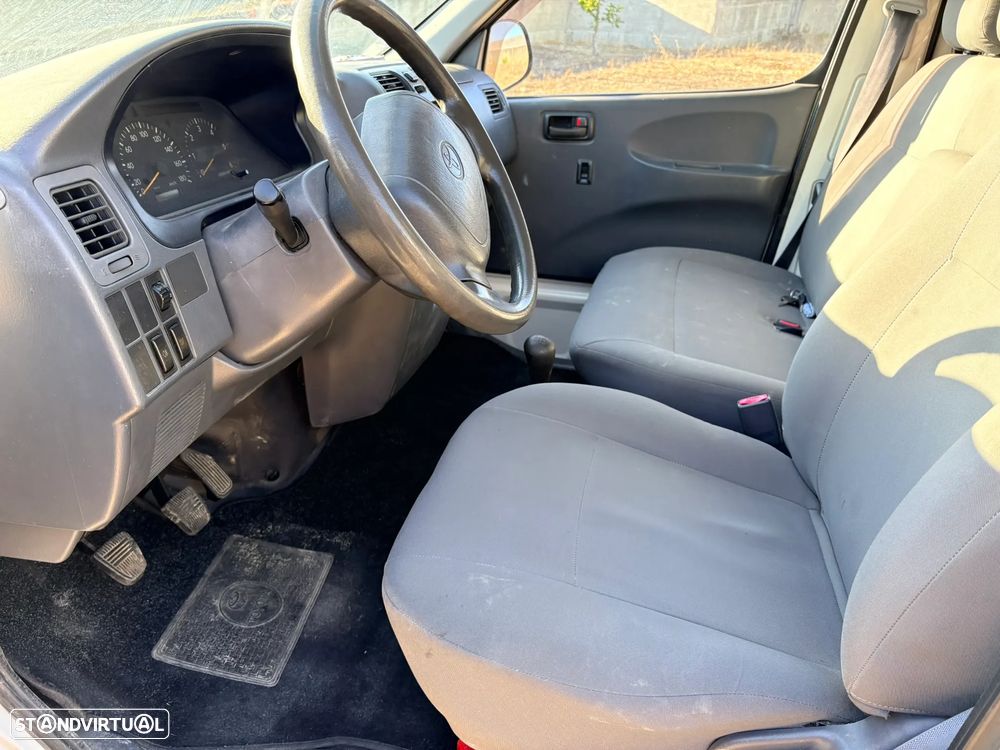 Toyota HiAce 2.5 D-4D 2.6T — photo 4