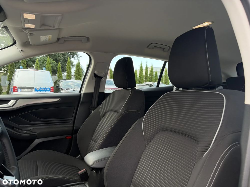 Ford Focus 1.0 EcoBoost mHEV Titanium Design - 17