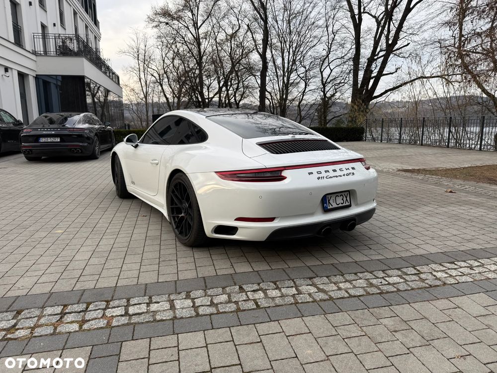 Porsche 911 Carrera 4 GTS PDK - 2