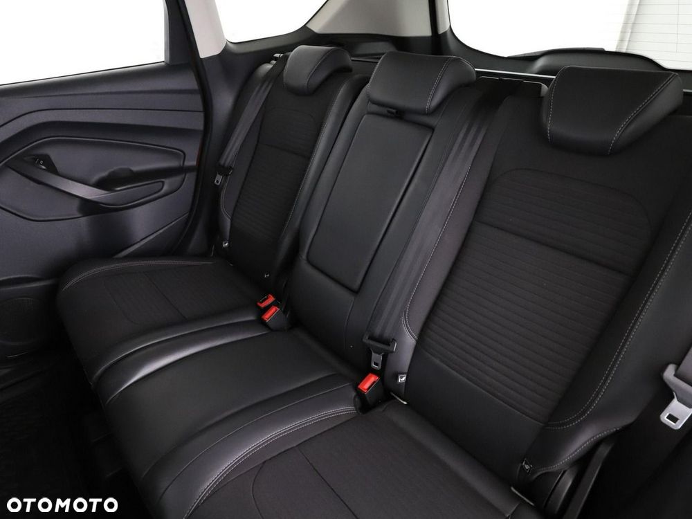 Ford Kuga 1.5 EcoBoost 2x4 Titanium - 18