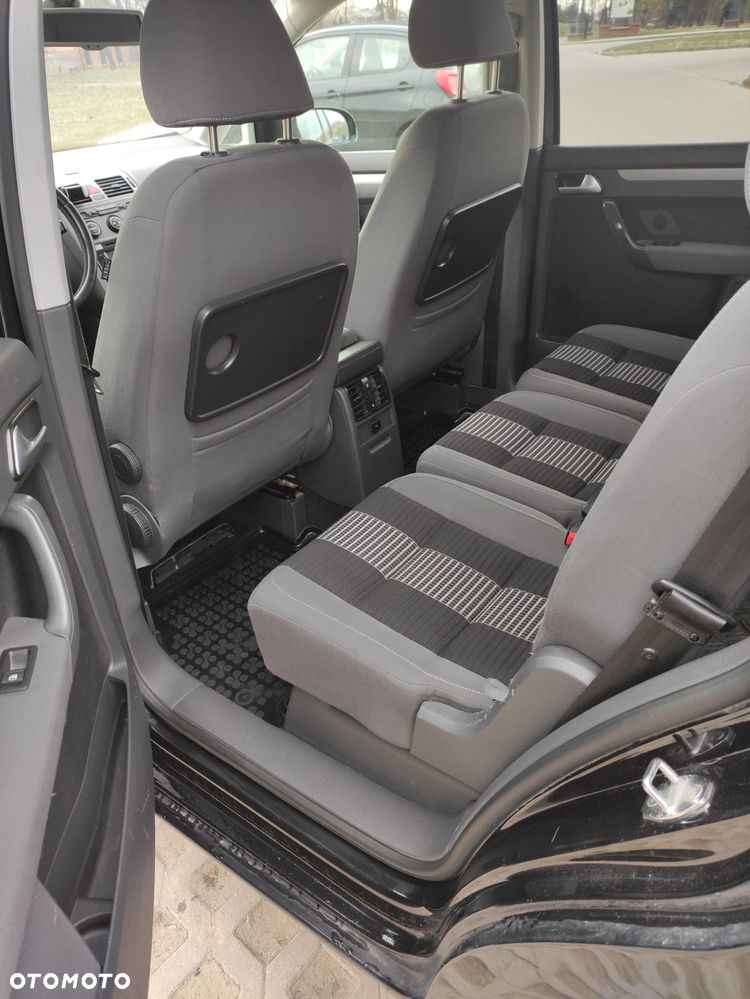 Volkswagen Touran - 4