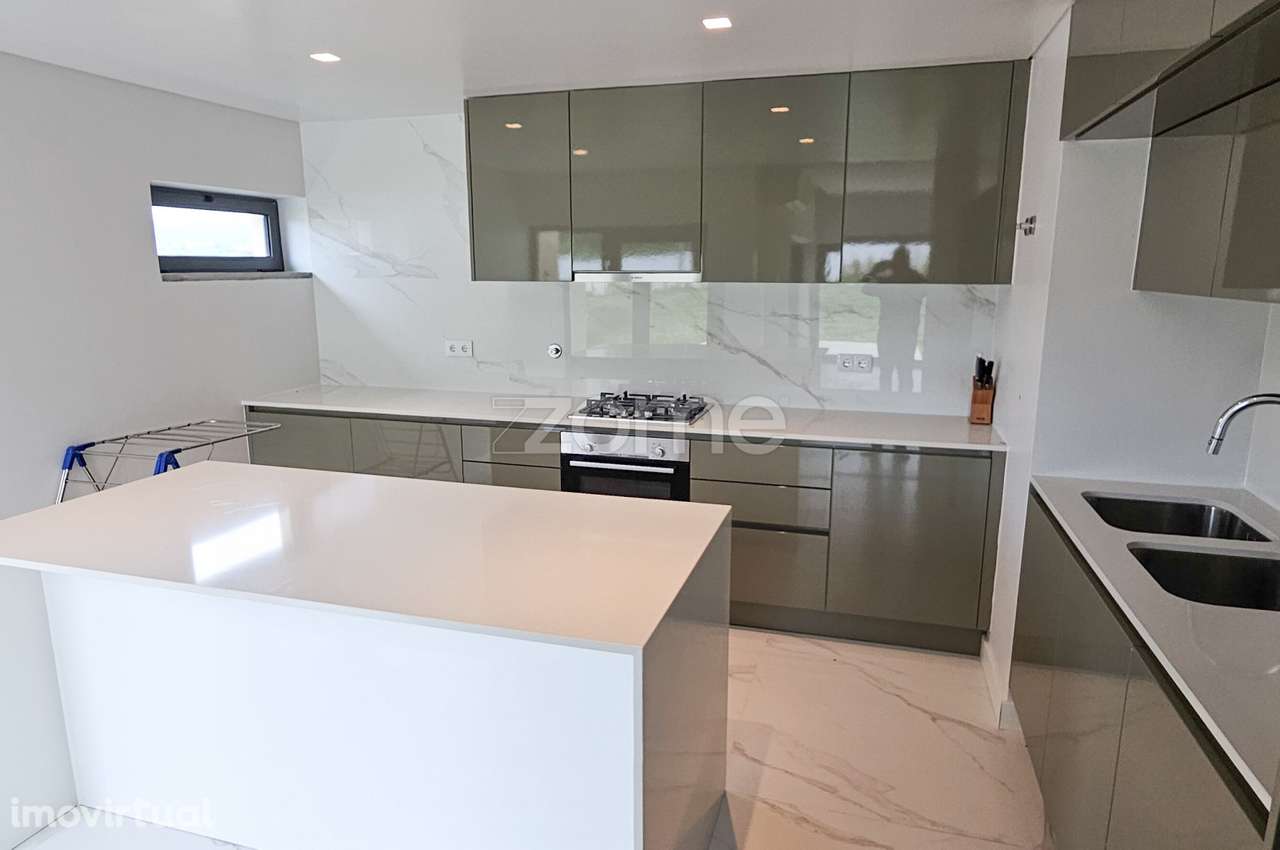 Moradia T4 em Sintra — 188m² | Jardim Privativo, Piscina no Condomí... - Grande imagem: 2/29