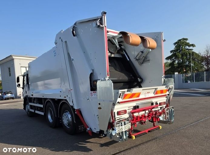 Renault D Wide 6x2 - 1