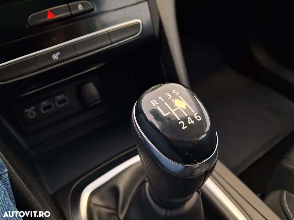 Renault Megane BLUE dCi 115 Techno - 9