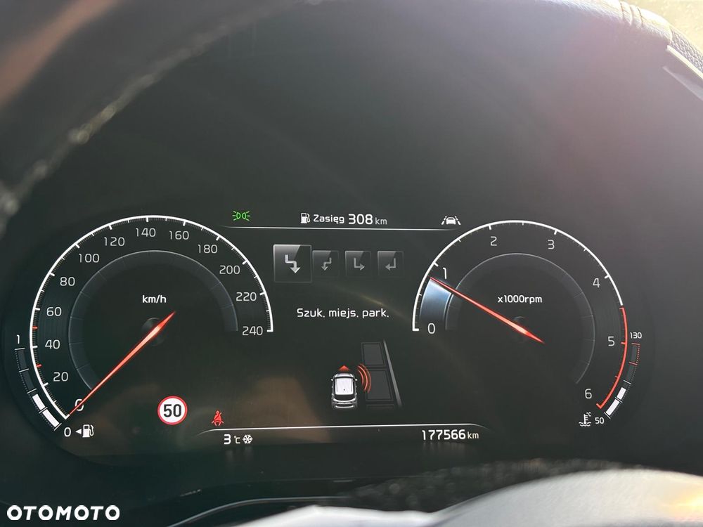 Kia Ceed 1.6 CRDi SCR L Business Line Plus - 10