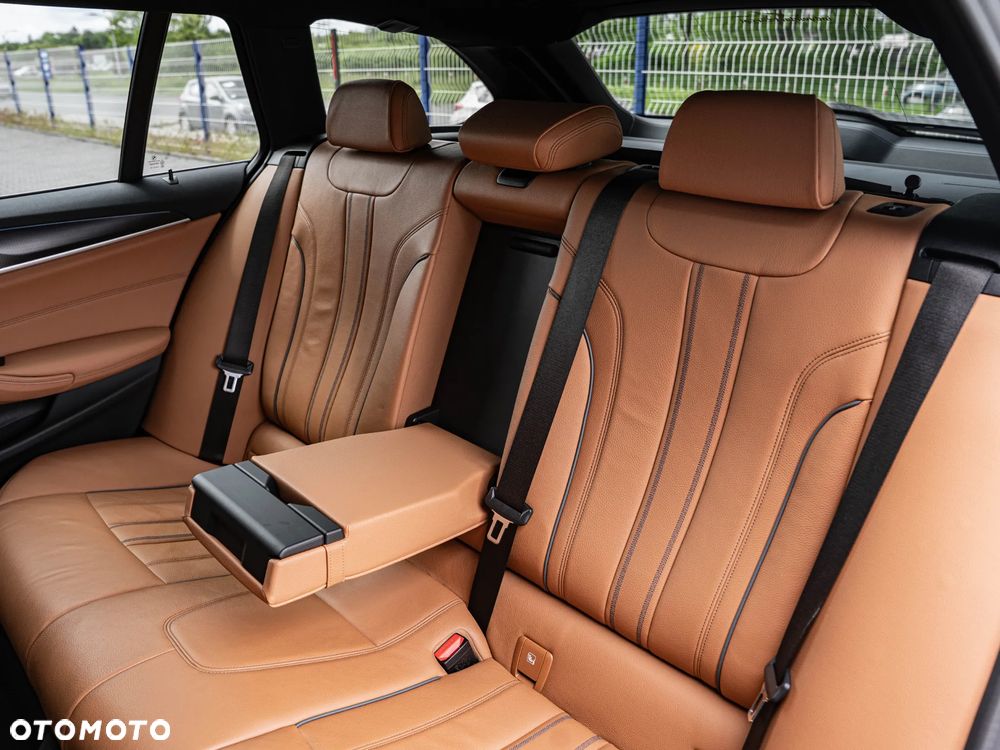 BMW Seria 5 530e M Sport sport - 23