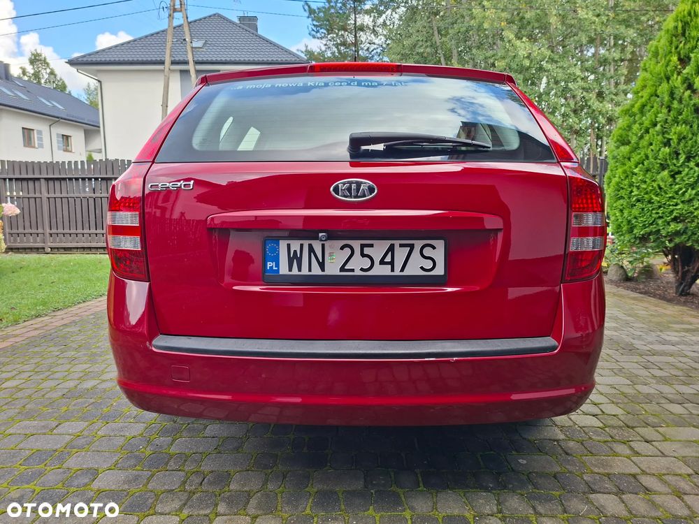 Kia Ceed - 10