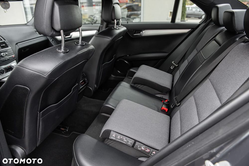 Mercedes-Benz Klasa C 220 CDI DPF Automatik Avantgarde - 18