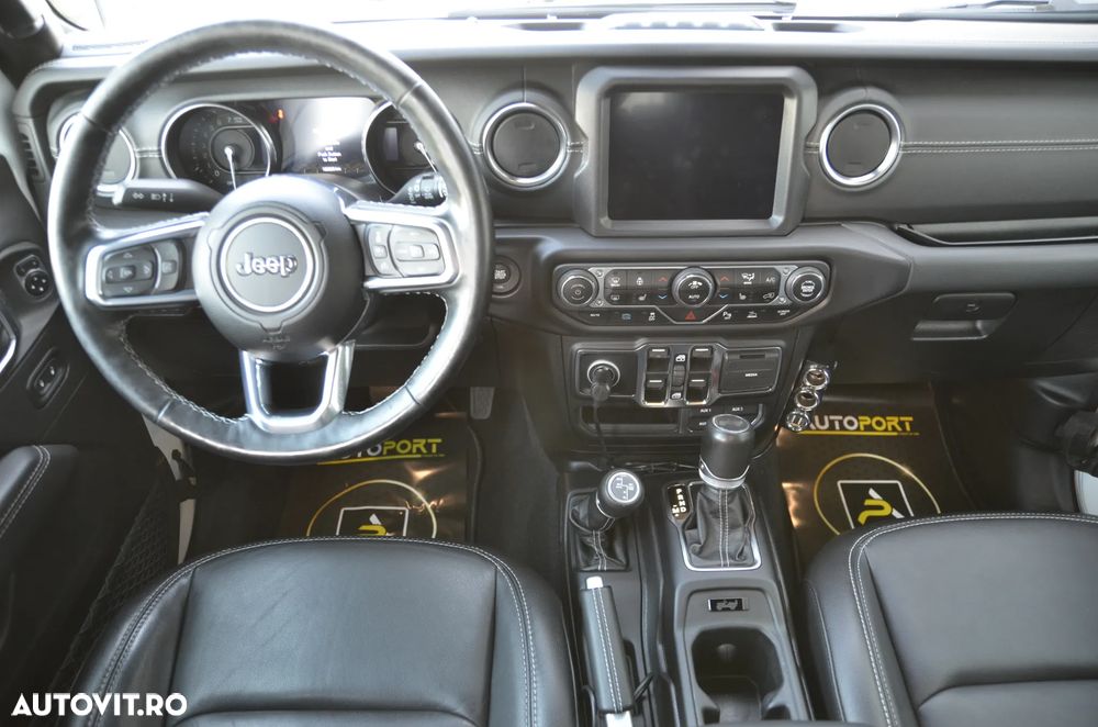 Jeep Wrangler - 11