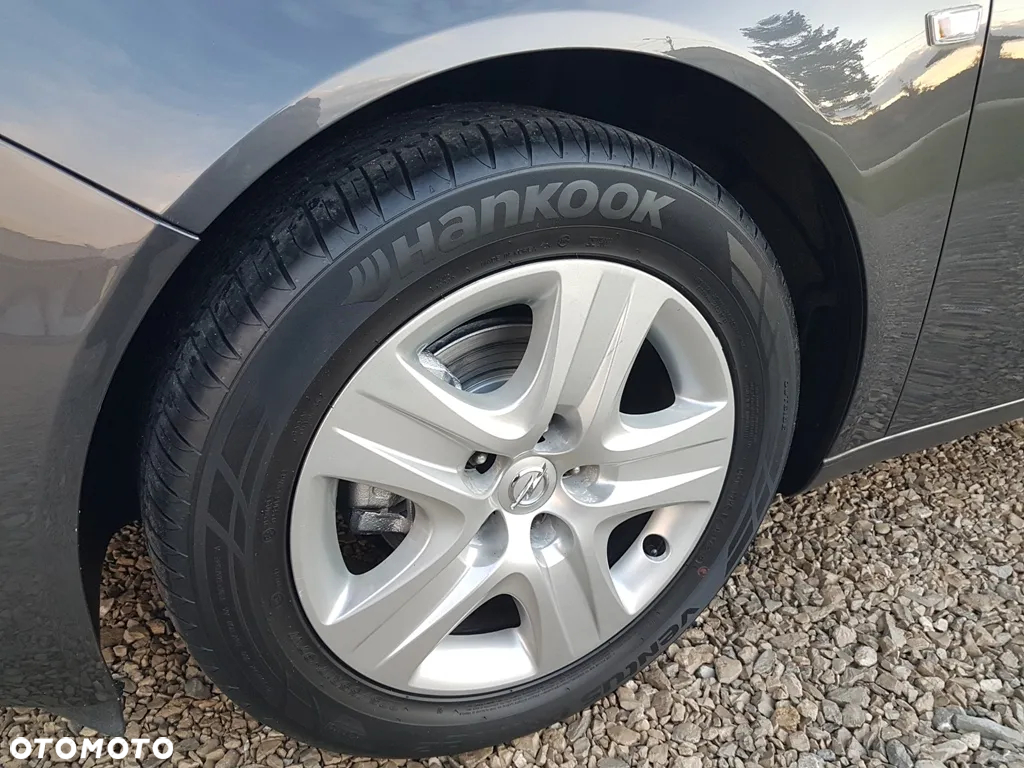 Opel Insignia 1.8 Sports Tourer - 19