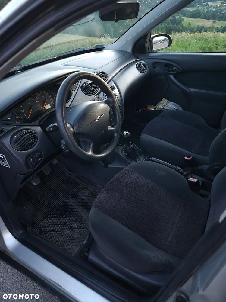Ford Focus 1.6 Trend - 16