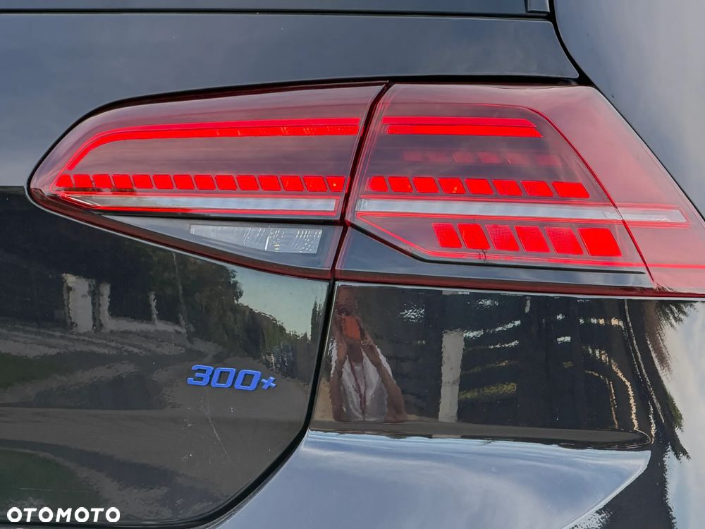 Volkswagen Golf - 24