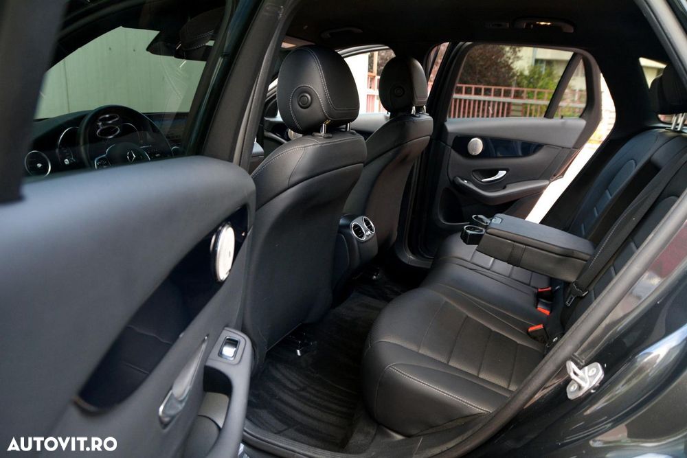 Mercedes-Benz GLC 300 e 4Matic 9G-TRONIC AMG Line - 24