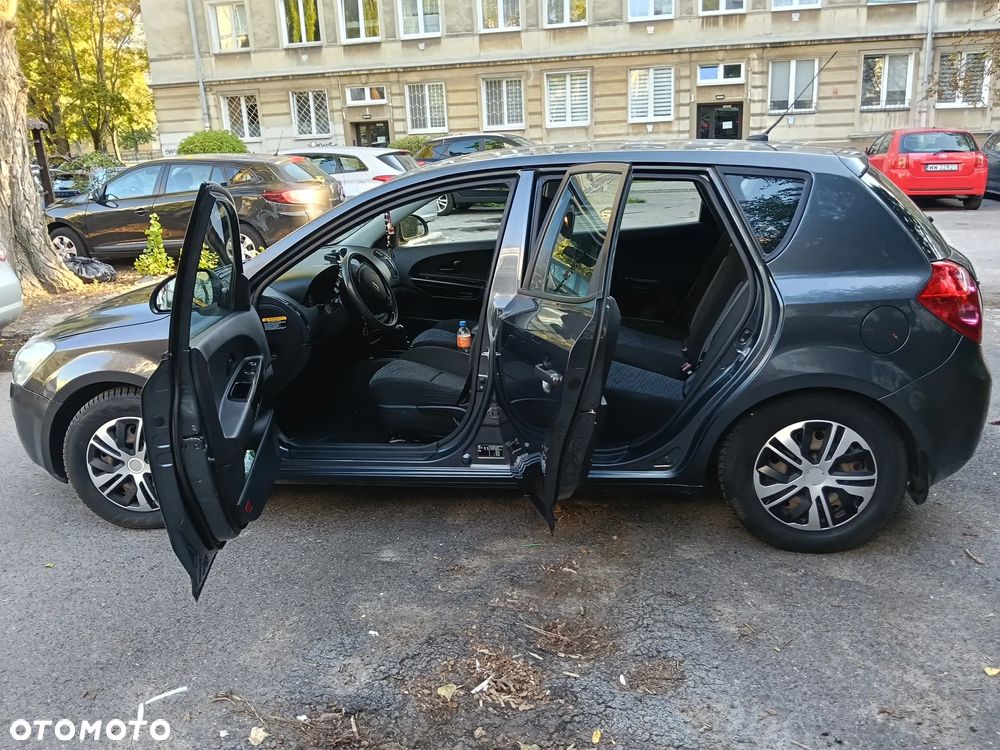 Kia Ceed - 23