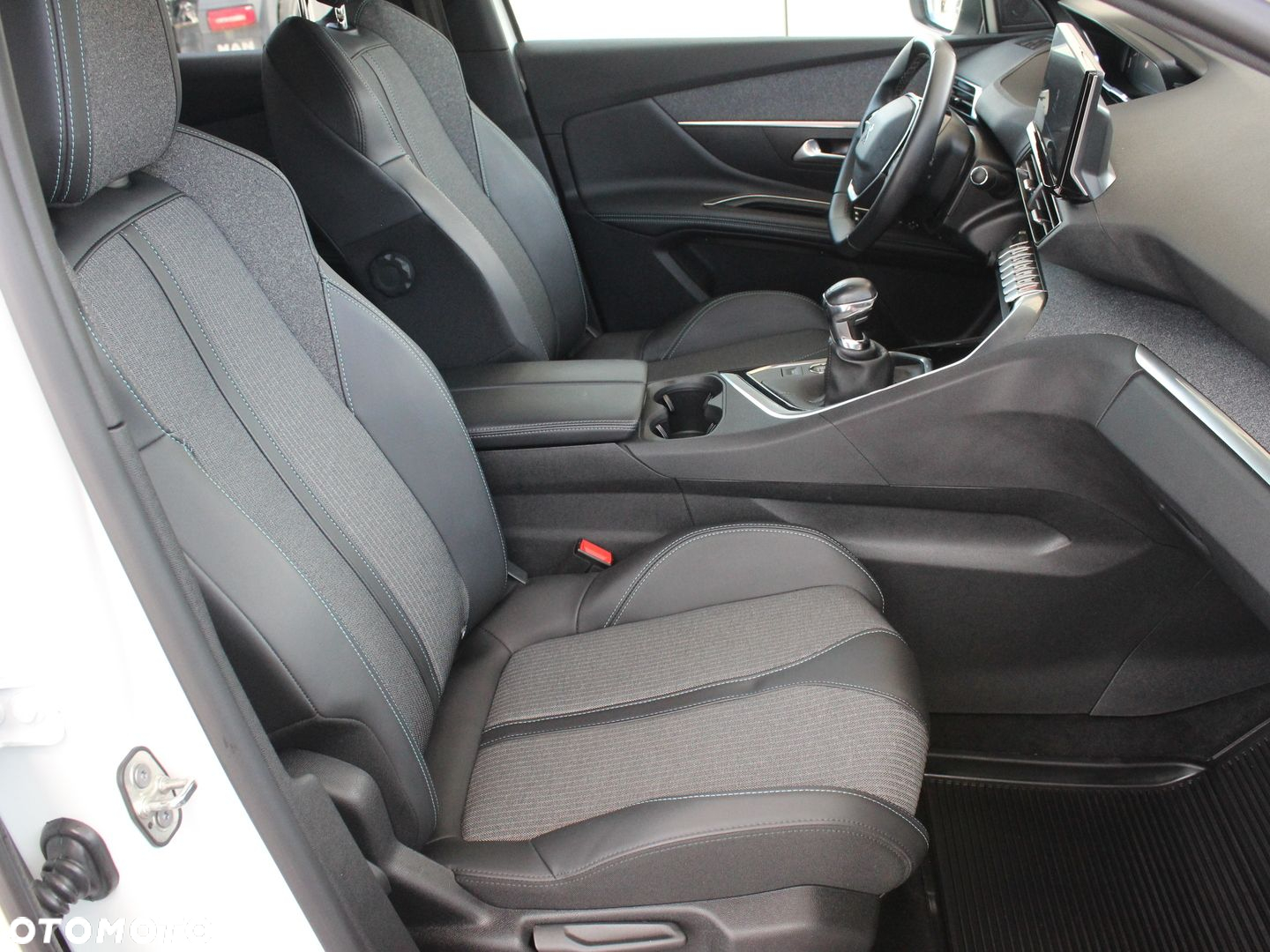 Peugeot 3008 1.2 PureTech Allure Pack S&S - 12