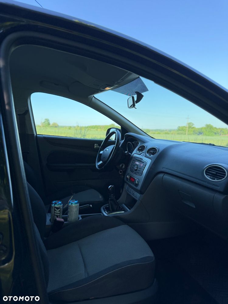 Ford Focus 1.6 16V Trend - 10
