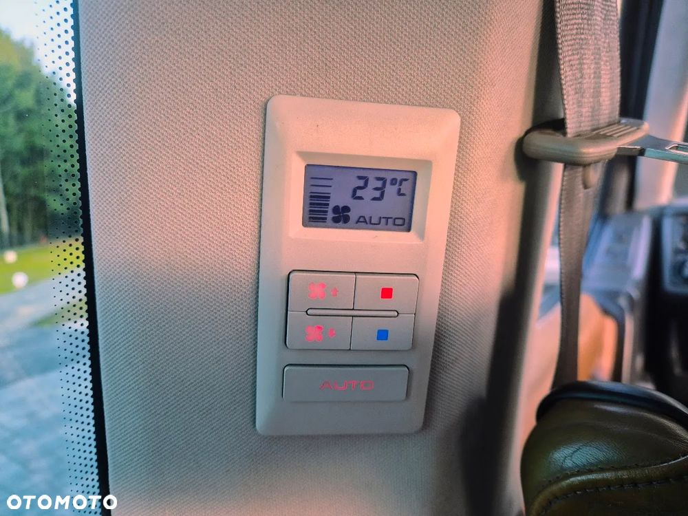 Volkswagen Caravelle - 25