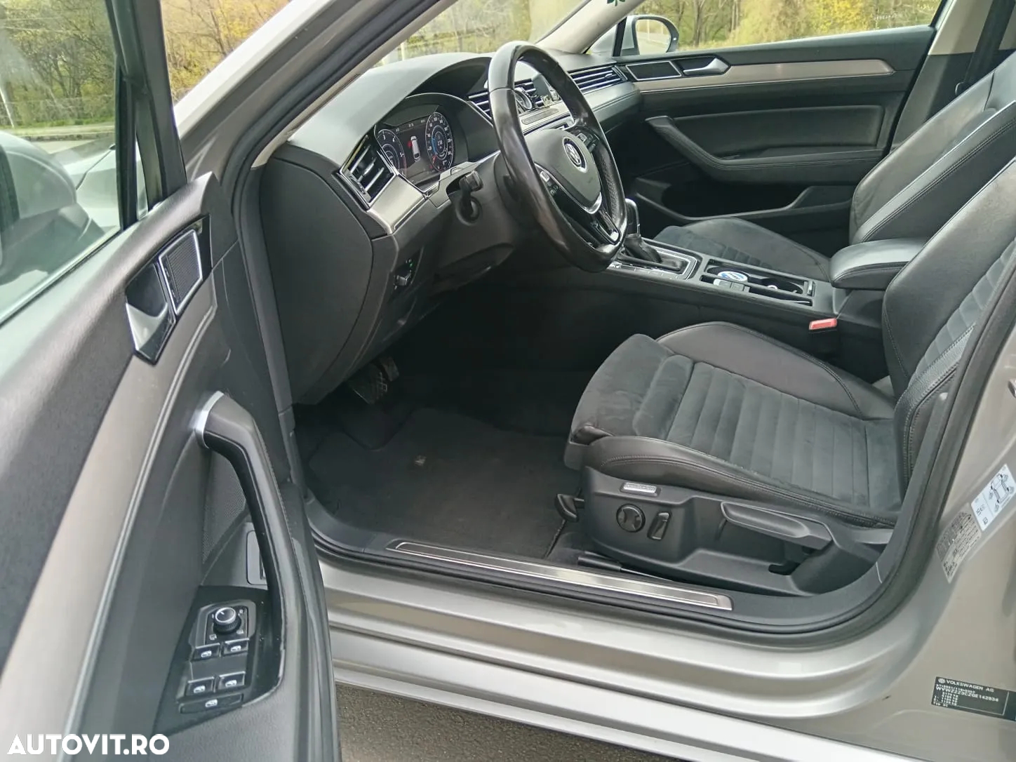 Volkswagen Passat Variant 2.0 TDI DSG Highline - 38