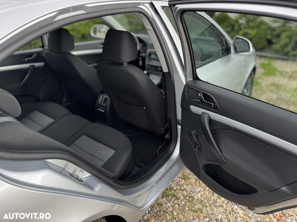 Skoda Octavia 1.6 TDI DPF Ambiente - 21