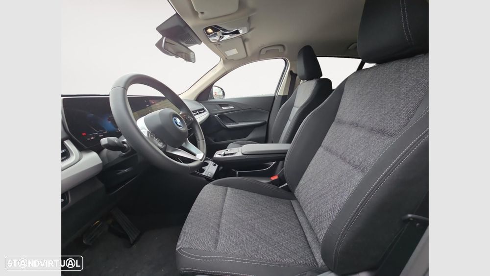 BMW ix2 eDrive20 - 10