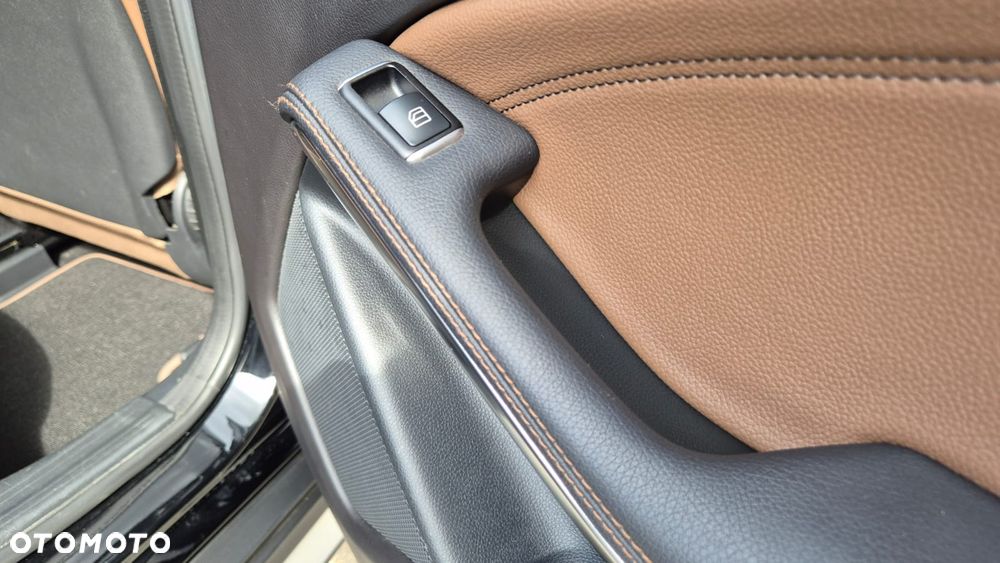 Mercedes-Benz GLA 200 7G-DCT AMG Line - 35