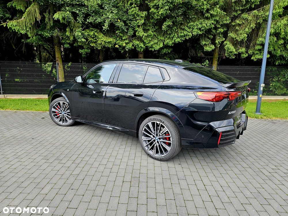 BMW iX2 eDrive20 66.5kWh M Sport - 4