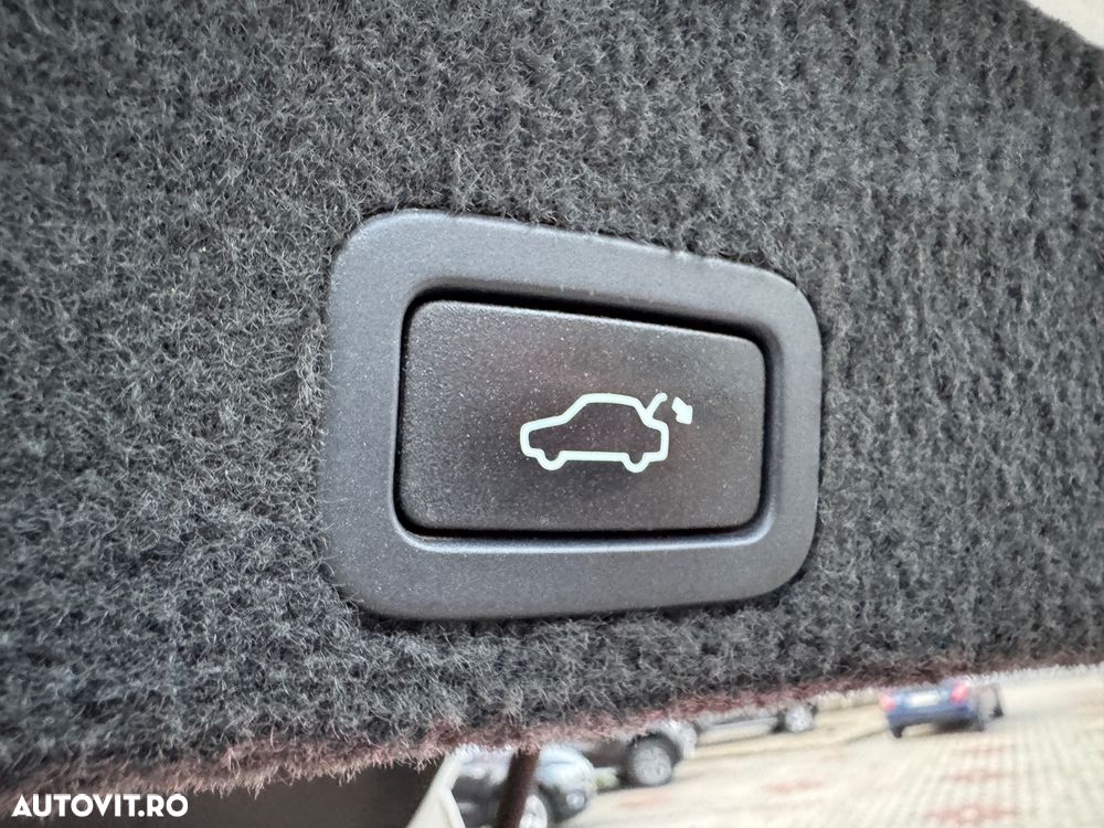 Volvo XC 60 2.4D AWD Aut. RDesign - 14