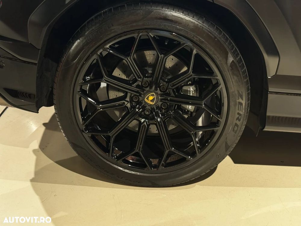 Lamborghini URUS - 15