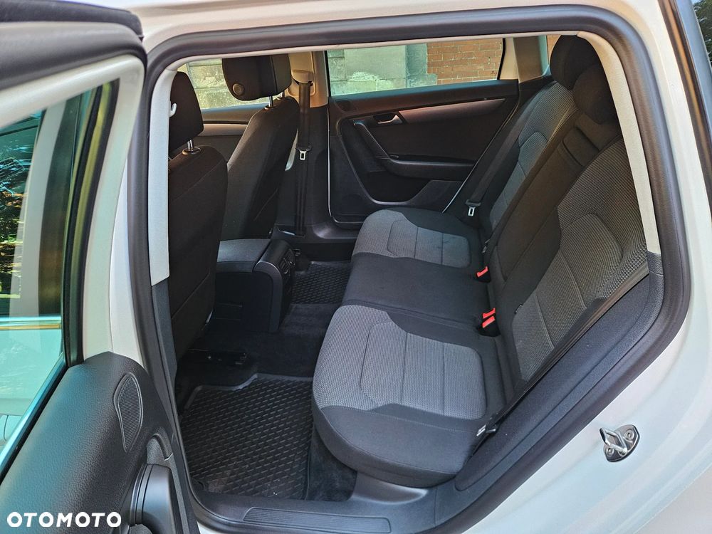 Volkswagen Passat - 20