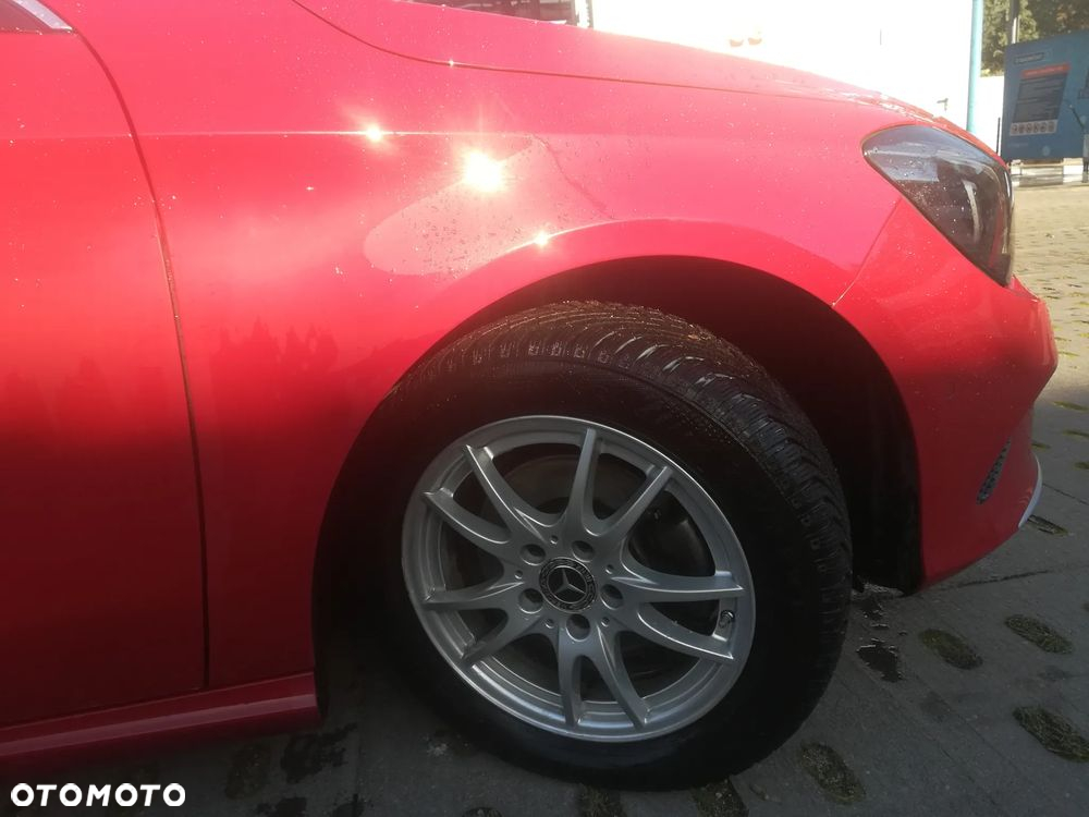 Mercedes-Benz CLA 180 7G-DCT Urban - 20