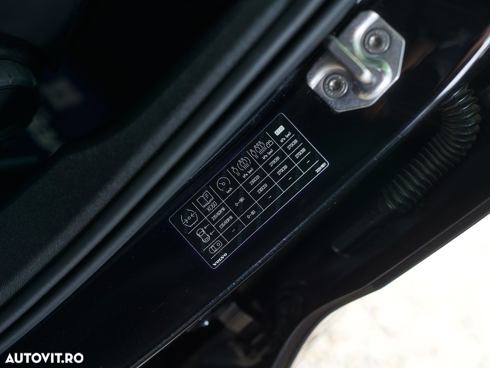 VOLVO XC60 2021 — imagine 38