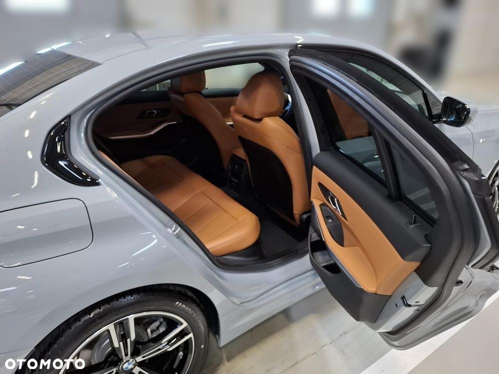 BMW Seria 3 318i - 10