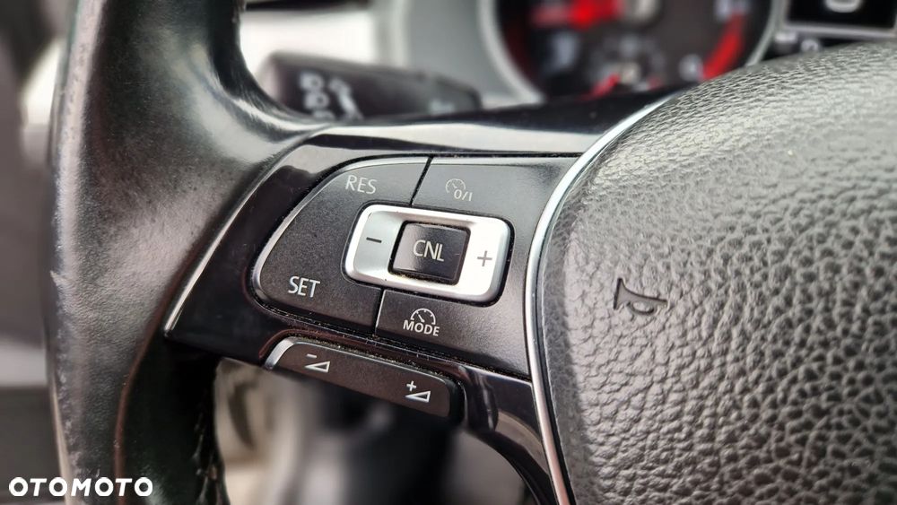 Volkswagen Passat - 24
