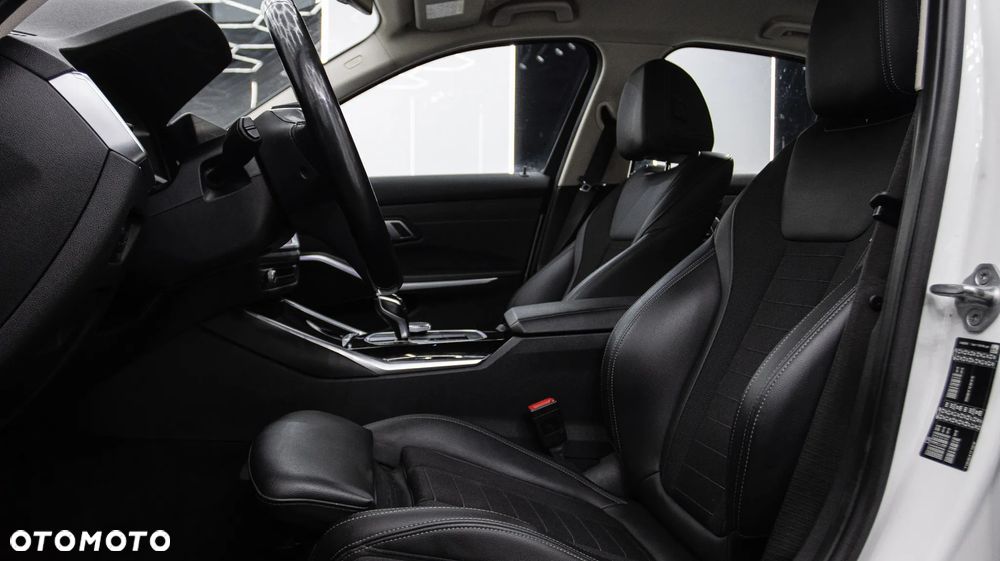 BMW Seria 3 318i Sport Line - 16