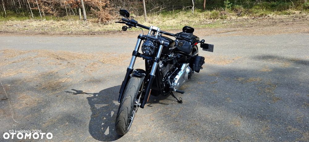 Harley-Davidson Softail Breakout - 11