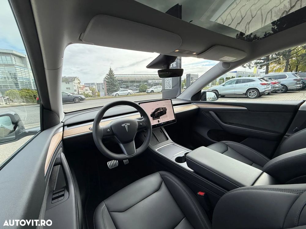 Tesla Model Y - 7
