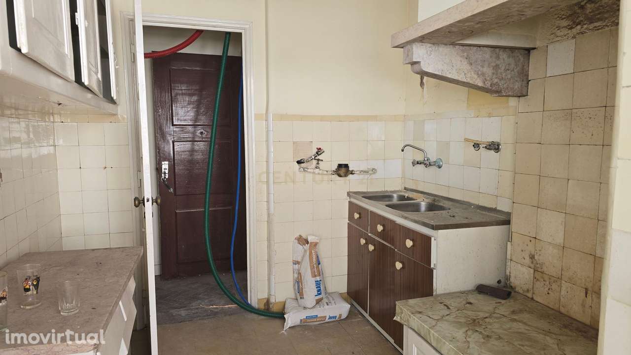 T2 com Sotão para reabilitação Falagueira, Amadora. - Grande imagem: 2/23