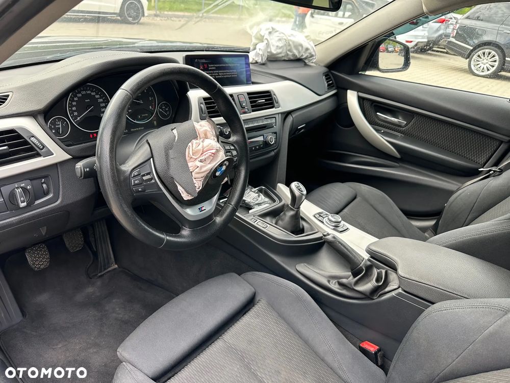 BMW Seria 3 320d - 12