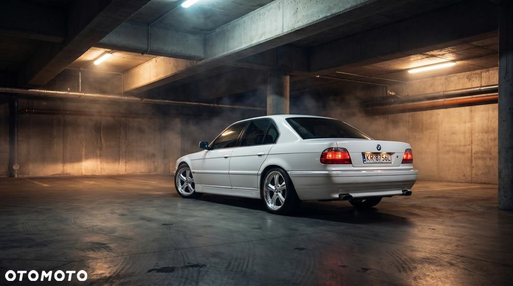 BMW Seria 7 740i V8 - 4