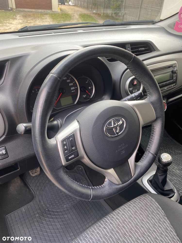 Toyota Yaris - 30
