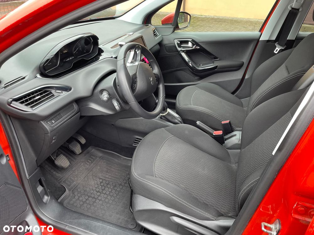 Peugeot 208 - 10