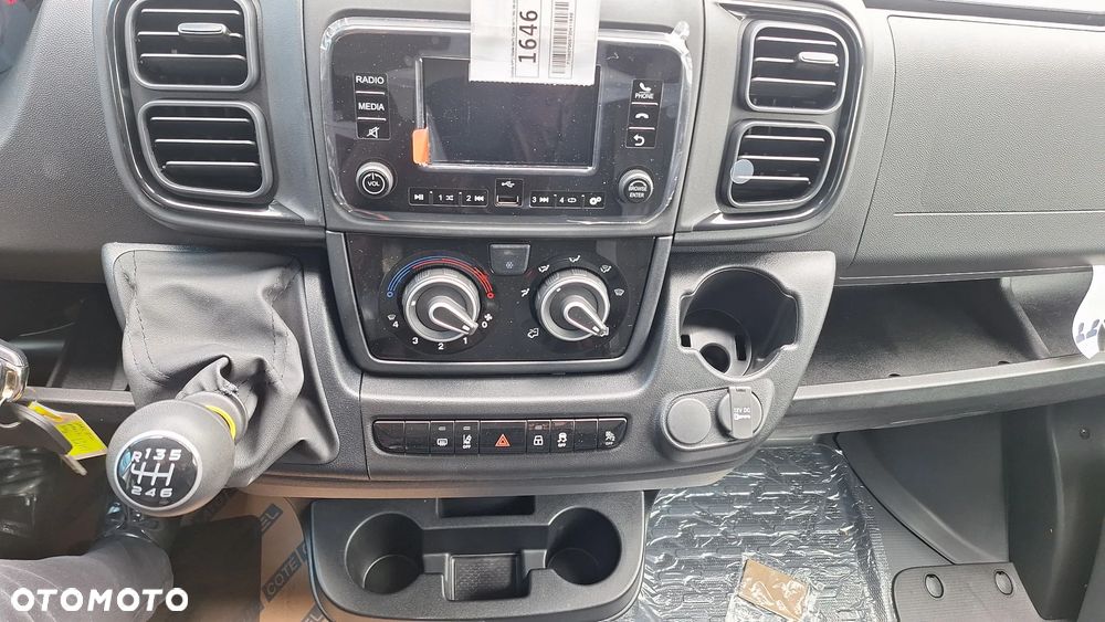 Peugeot Boxer Furgon L2H2 3.3T  Diesel 2.2 140 KM Manual - 12