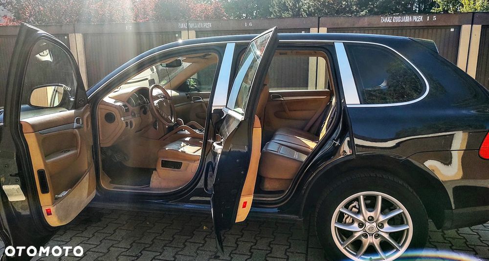 Porsche Cayenne - 2