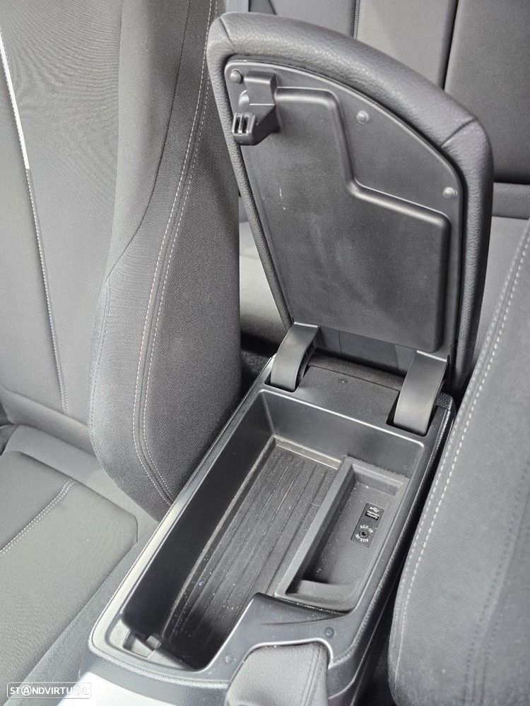 BMW 116 d EDynamics Line Sport — fotografia 37