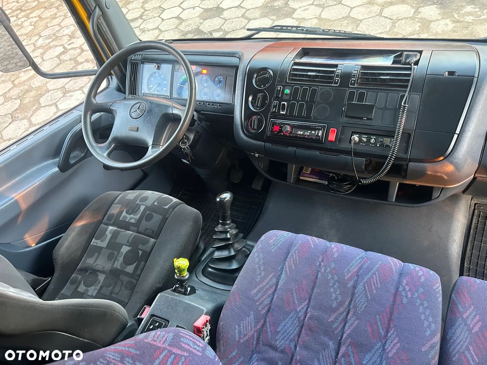 Mercedes-Benz ATEGO 815 LAWETA NA 2 AUTA / WCIĄGARKA Z PILOTEM / POMOC DROGOWA Z NAJAZDAMI / BARDZO ŁADNY STAN / OŚWIETLENIE OSTRZEGAWCZE / KABINA SYPIALNA !! - 39